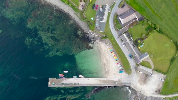 Vista aérea do porto de Portnoo no Condado de Donegal, Irlanda — Vídeo de Stock