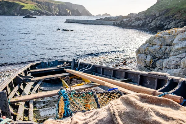 Schepen in de haven van An Port, County Donegal - Ierland — Stockfoto