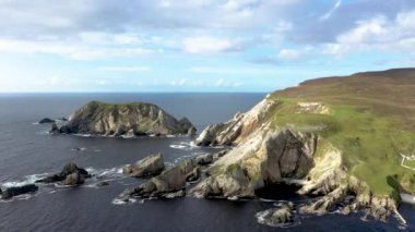 Ardara ve Glencolumbkille arasındaki inanılmaz sahil şeridi County Donegal - İrlanda.