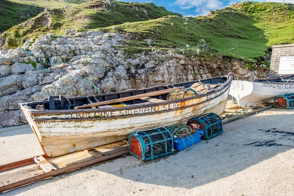 An Port, Contea di Donegal, Irlanda - 11 agosto 2021: Navi al porto — Foto Stock