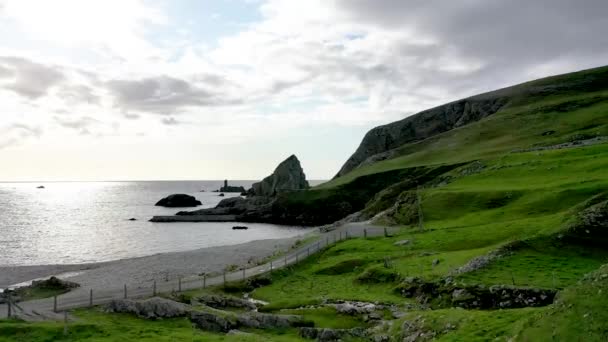 The amazing coastline at Port between Ardara and Glencolumbkille in County Donegal - Ireland. — Stock Video