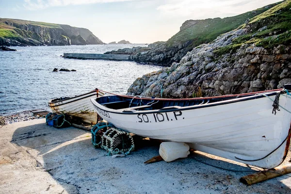 An Port, County Donegal, Ierland - 11 augustus 2021: Vaartuigen in de haven — Stockfoto