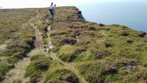 Tormore Island by Port between Ardara and Glencolumbkille in County Donegal - The highest sea stack in Ireland — Stock video