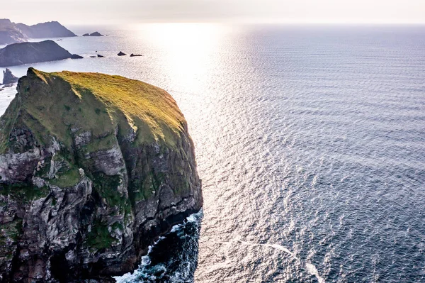 Glenlough Bay zwischen Port und Ardara im County Donegal ist Irlands abgelegenste Bucht - Tormore Island — Stockfoto