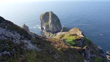 Glenlough Körfezi 'ndeki Cobblers Kulesi' nin üzerinde Donegal 'de Port ve Ardara arasında uçmak Ireland Körfezi' nin en ücra köşesidir.