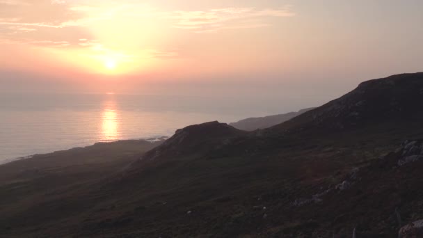 Increíble lapso de tiempo de puesta de sol en Crohy Head en el Condado de Donegal - Irlanda — Vídeos de Stock