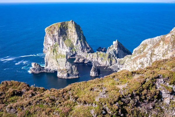 Tormore Island by Port between Ardara and Glencolumbkille in County Donegal - Η υψηλότερη θαλάσσια στοίβα στην Ιρλανδία — Φωτογραφία Αρχείου
