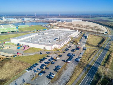 Krefeld, Almanya - 15 Şubat 2017: THK ürünlerini Krefeld, Almanya 'nın turizm limanından naklediyor