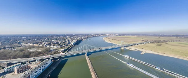 Воздушный мост между Крефельдом и Дуйсбургом — стоковое фото