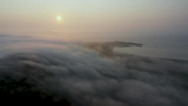 Köd közeledik Portnoo ír partjainál, Donegal megyében - Írország — Stock videók