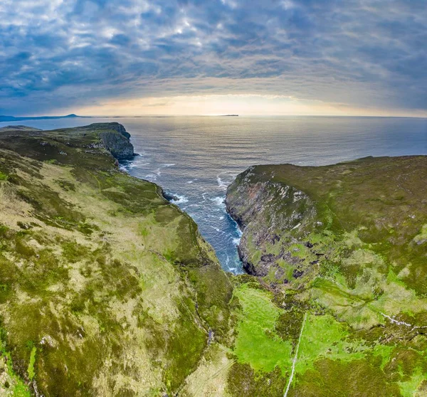 Voli verso l'isola di Tory nella contea di Donegal - Irlanda — Foto Stock