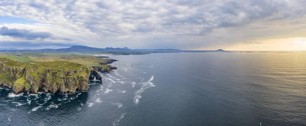 Veduta aerea dell'Arco di Marmo nella Contea di Donegal - Irlanda — Foto Stock