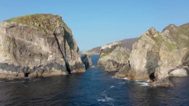 Donegal 'de, Glenlough Körfezi' ndeki Cnoc na Mara 'ya ve Tormore Adası' na doğru uçmak Ireland Körfezi 'nin en ücra köşesidir.