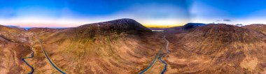 İrlanda 'nın Donegal ilçesindeki Glenveagh Ulusal Parkı' nın hava manzarası.