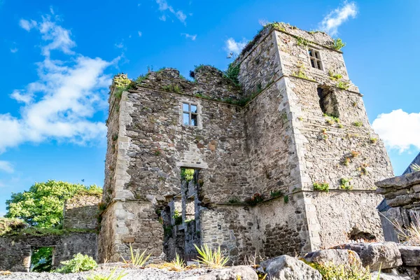 Le rovine del castello di Manorhamilton, eretto nel 1634 da Sir Frederick Hamilton Contea di Leitrim, Irlanda — Foto Stock