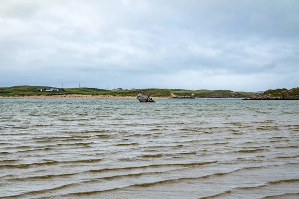 バックグラウンドで悪いエディとバンジェリングビーチ, (株)Donegal, Ireland — ストック写真