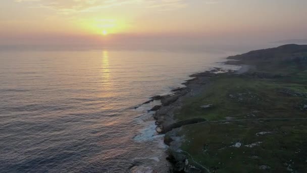 Дивовижний проміжок часу, коли сходить сонце в Крох - Хед (графство Донегол - Ірландія). — стокове відео