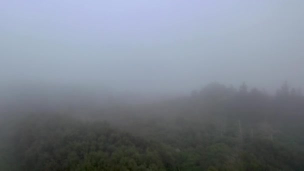 Fog rolling in at Wind Power turbines at the irish coast at Portnoo, County Donegal - Ireland — Stock Video