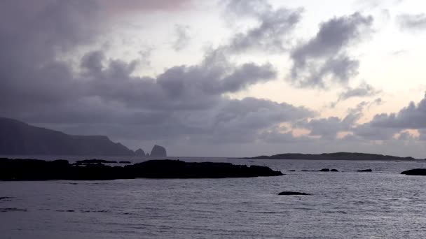 多尼加县罗斯巴岛日落后美丽的云彩 — 图库视频影像