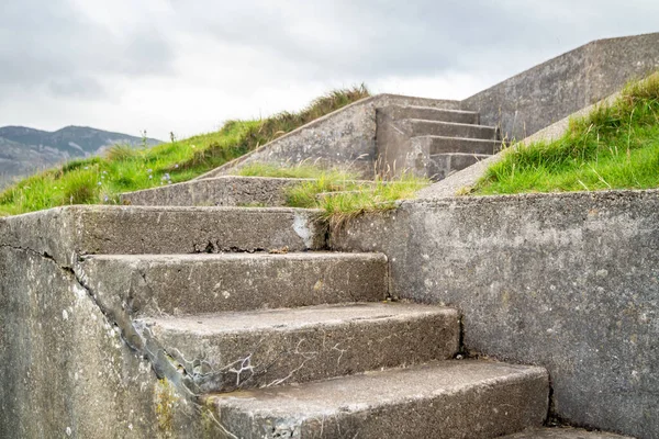 As ruínas de Lenan Head fort na costa norte do Condado de Donegal, Irlanda. — Fotografia de Stock