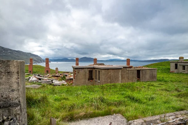 İrlanda 'nın Donegal ilçesinin kuzey kıyısındaki Lenan Head kalesinin kalıntıları.. — Stok fotoğraf