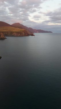 Napolyon Sinyal Kulesi 'ndeki Malin Beg kıyılarının havadan görüntüsü - Donegal İlçesi, İrlanda.