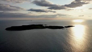 Donegal, Irleand 'daki Rathlin OBirne adasının hava manzarası.