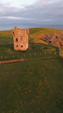 Napolyon Sinyal Kulesi 'ndeki Malin Beg kıyılarının havadan görüntüsü - Donegal İlçesi, İrlanda.