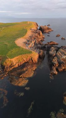 Napolyon Sinyal Kulesi 'ndeki Malin Beg kıyılarının havadan görüntüsü - Donegal İlçesi, İrlanda.