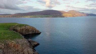 Napolyon Sinyal Kulesi 'ndeki Malin Beg kıyılarının havadan görüntüsü - Donegal İlçesi, İrlanda.