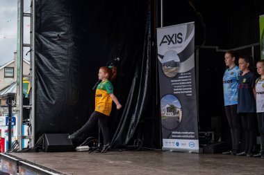 DUNGLOE, COUNTY DONEGAL, IRELAND - 31 Temmuz 2025: İrlanda dansı Dungloe Uluslararası Sanat Festivali 'ndeki Mary' nin en önemli anlarından biri.