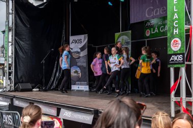 DUNGLOE, COUNTY DONEGAL, IRELAND - 31 Temmuz 2025: İrlanda dansı Dungloe Uluslararası Sanat Festivali 'ndeki Mary' nin en önemli anlarından biri.