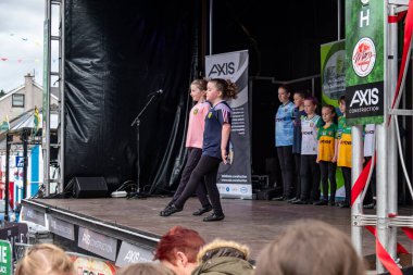 DUNGLOE, COUNTY DONEGAL, IRELAND - 31 Temmuz 2025: İrlanda dansı Dungloe Uluslararası Sanat Festivali 'ndeki Mary' nin en önemli anlarından biri.