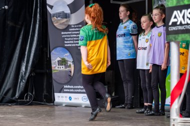 DUNGLOE, COUNTY DONEGAL, IRELAND - 31 Temmuz 2025: İrlanda dansı Dungloe Uluslararası Sanat Festivali 'ndeki Mary' nin en önemli anlarından biri.