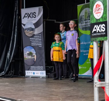 DUNGLOE, COUNTY DONEGAL, IRELAND - 31 Temmuz 2025: İrlanda dansı Dungloe Uluslararası Sanat Festivali 'ndeki Mary' nin en önemli anlarından biri.