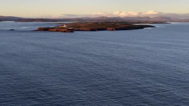 Gün batımında St. Johns Point 'in havadan görünüşü, County Donegal, İrlanda.