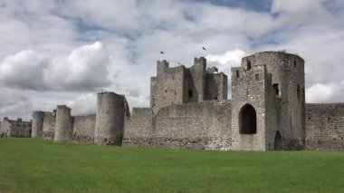 Trim kalesi İrlanda 'daki en büyük Anglo-Norman kalesidir..
