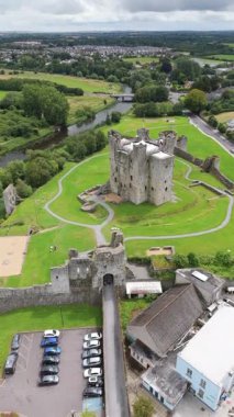 Trim kalesi İrlanda 'daki en büyük Anglo-Norman kalesidir..
