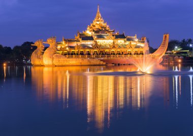 Yangon Karaweik Sarayı