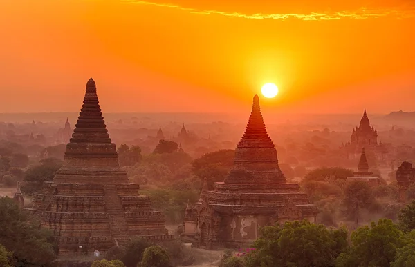 Pôr do sol sobre Bagan — Fotografia de Stock