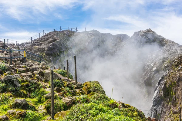 在瓜德罗普岛的苏弗里耶尔火山 — 图库照片