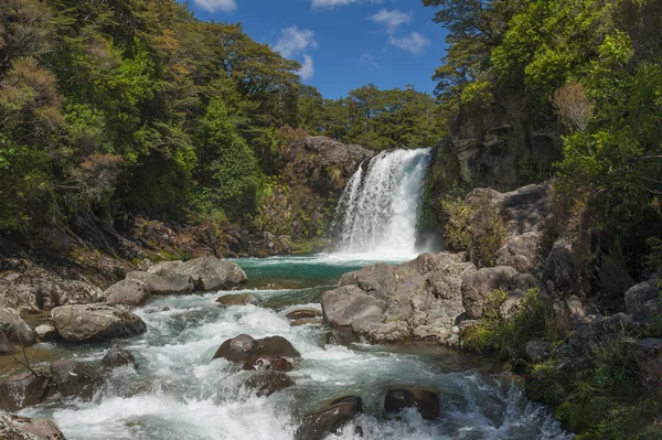 Pequena Cachoeira no Parque Nacional Tongariro Crossing — Fotografia de Stock