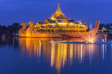 Yangon Karaweik Sarayı