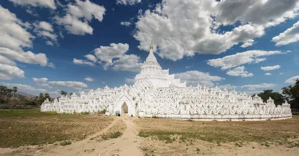 Gyönyörű Fehér Hsinbyume Pagoda Mingunban Irrawaddy Folyó Nyugati Partján Mianmarban — Stock Fotó