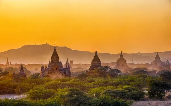 Sole Tramonta Sulle Vecchie Pagode Buddiste Antica Città Bagan Myanmar — Foto Stock