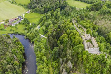 Güney Çek Cumhuriyeti 'nde eski bir gotik şato Divci kamen' in (Bakire Taşı) kalıntıları Kremze kasabasına yakındır.