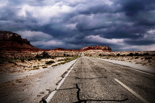 Straße Zum Monument Valley Mit Dramatischem Himmel Darüber Utah Usa — Stockfoto