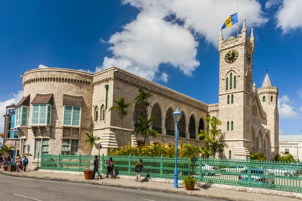 Bridgetown Barbados December 2013 People Walking Front Parliament Government Building — Stock Photo, Image