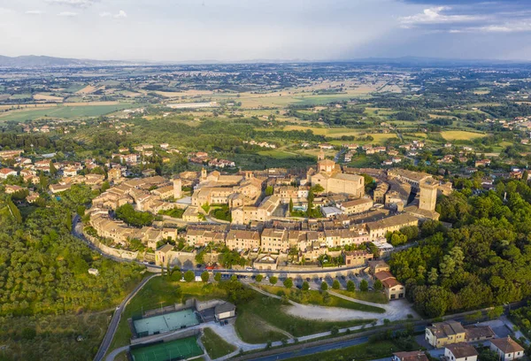 Foto Nocturna Pequeña Ciudad Histórica Lucignano Toscana Desde Arriba Junto — Foto de Stock