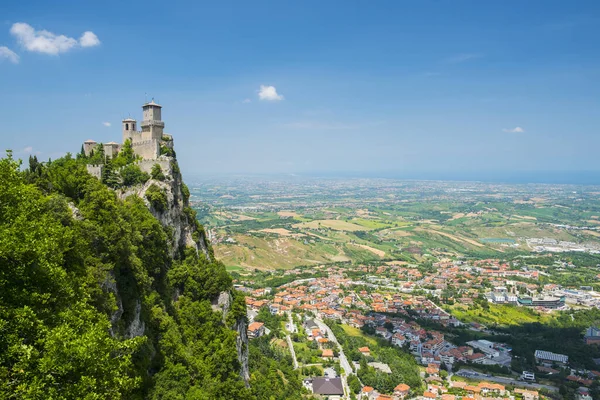 Poderosa Torre Guaita Fortaleza Monte Titano Acima República San Marino — Fotografia de Stock